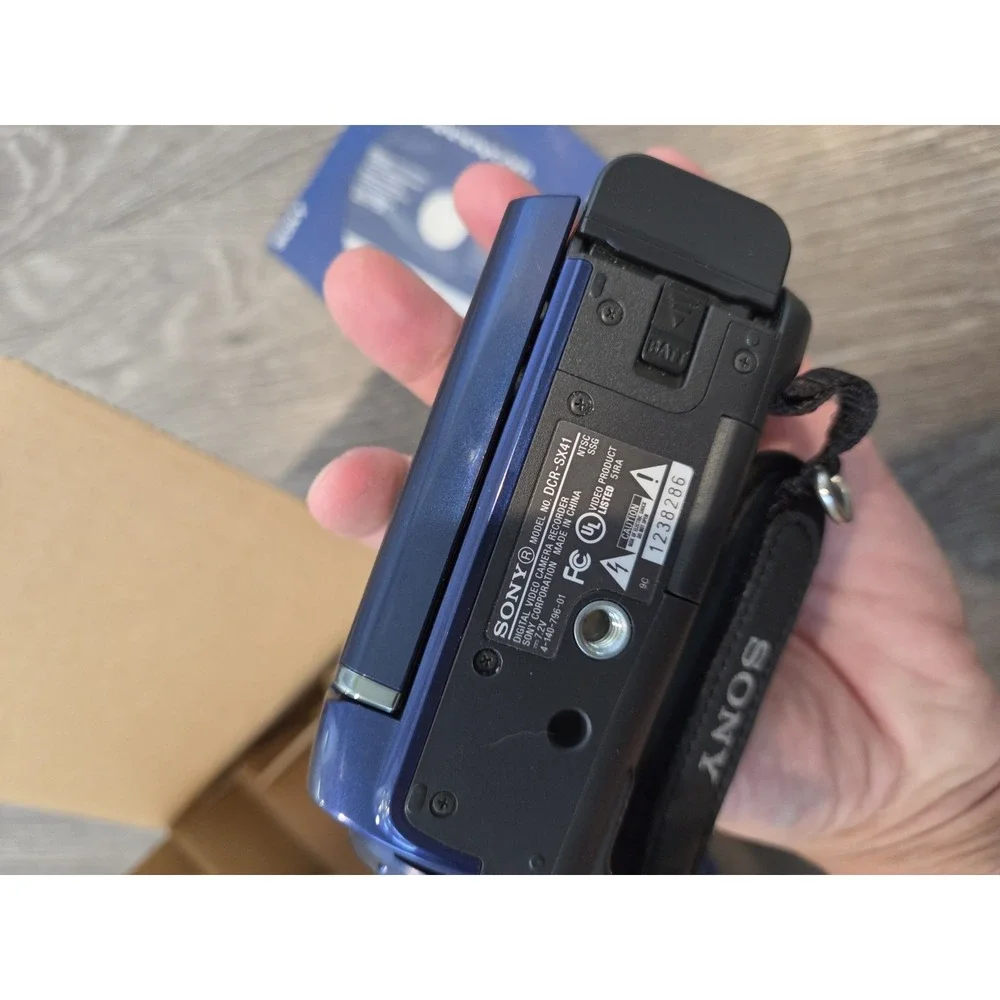 Sony DCR-SX41 Handycam Camcorder 8GB Blue Bundle - Tested Working